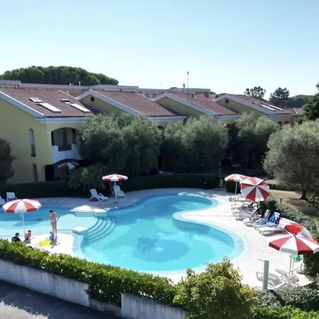Three-room Flat In A With Shared Pool شقة *
